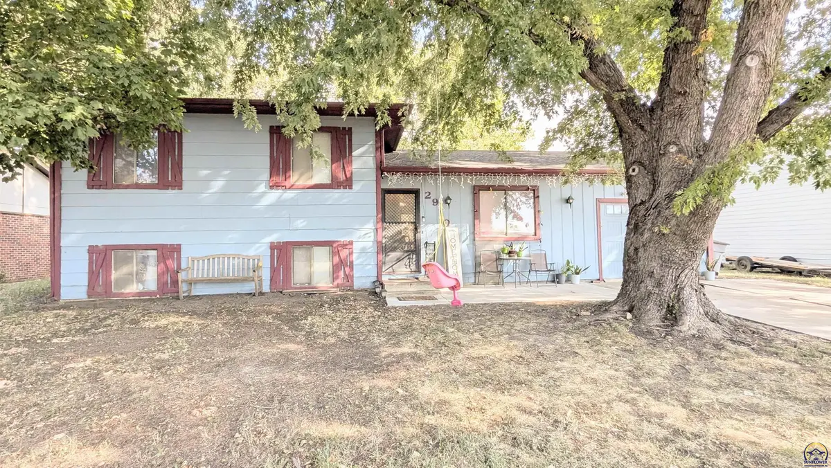 2910 Sutton Pl, Emporia, KS 66801