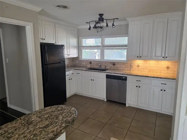 715 Vogel ST, Rockdale, TX 76567