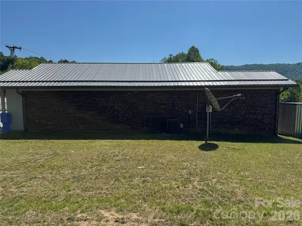 5858 Old Hendersonville HWY, Pisgah Forest, NC 28768