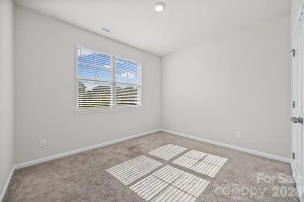 3036 Bluff Hill LN, Charlotte, NC 28215