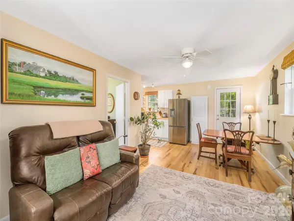 78 London LN, Clyde, NC 28721