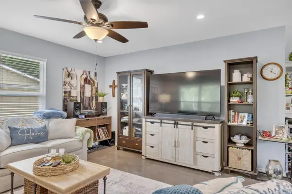 501 E Ash DR, Johnson City, TX 78636