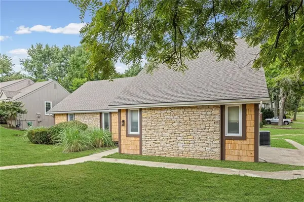 8300 Grant AVE, Overland Park, KS 66212
