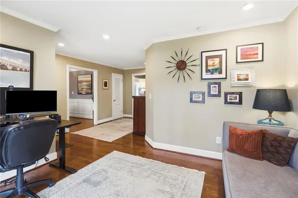 6658 Dearborn DR, Mission, KS 66205