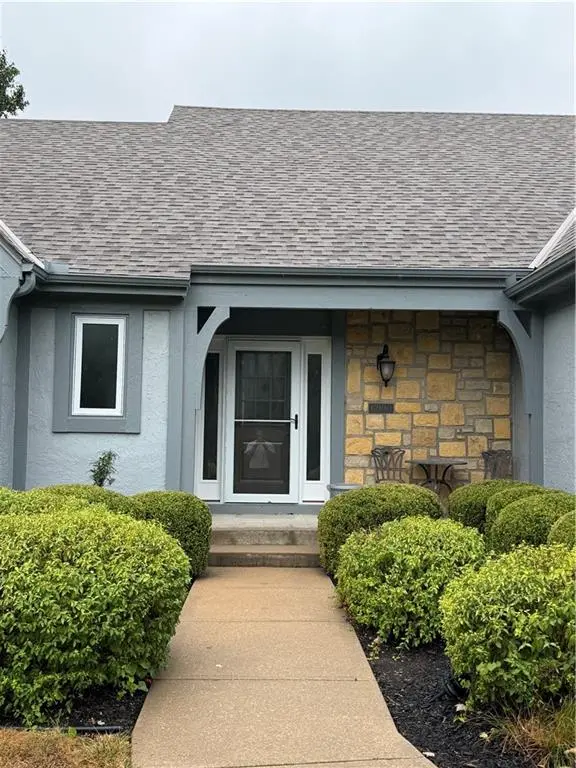 12100 Cherokee ST, Leawood, KS 66209