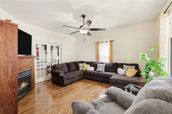 303 E Wea ST, Paola, KS 66071