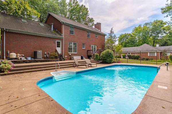 1542 Kings Bridge RD, Evansville, IN 47725