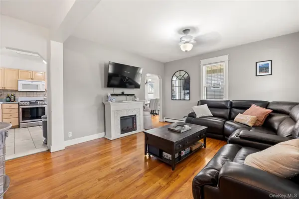 1967 Oakland AVE, Wantagh, NY 11793