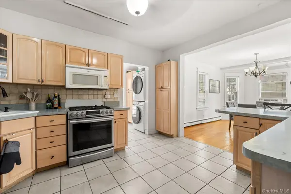 1967 Oakland AVE, Wantagh, NY 11793