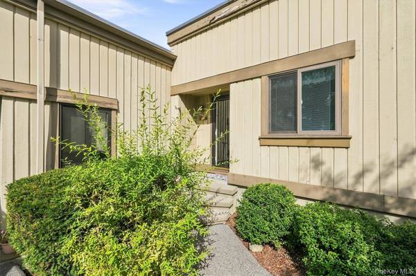 114 Heritage HLS #D, Somers, NY 10589