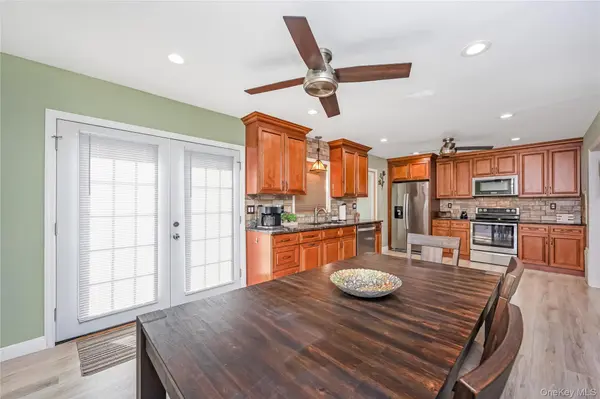 460 Amsterdam AVE, East Patchogue, NY 11772