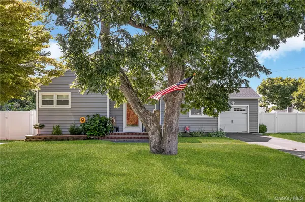 460 Amsterdam AVE, East Patchogue, NY 11772