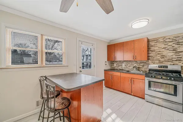 24 Lantern ST, Huntington, NY 11743
