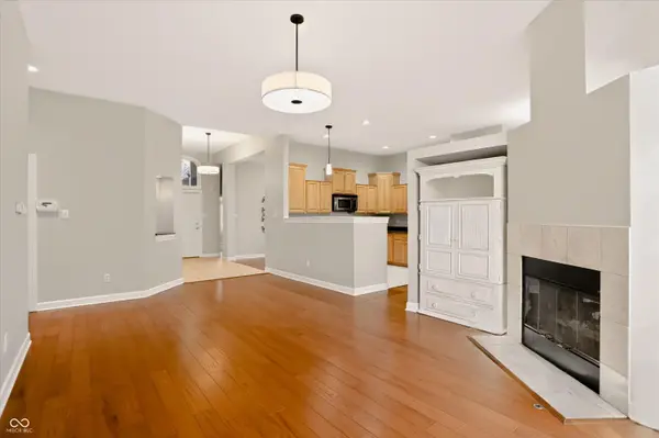 870 Enclave CIR, Carmel, IN 46032