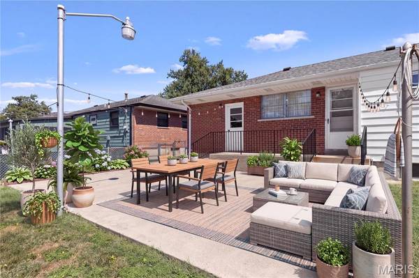 8623 Villa Crest DR, Crestwood, MO 63126