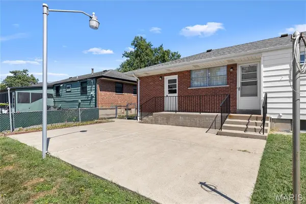 8623 Villa Crest DR, Crestwood, MO 63126