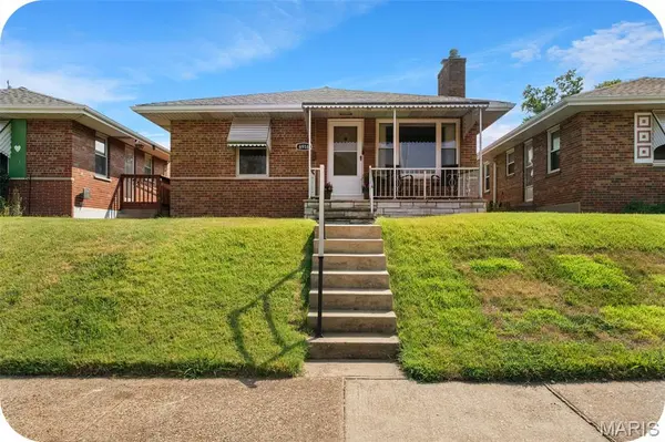 6916 Hampton AVE, St Louis, MO 63109