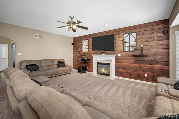 103 Mackintosh LN, O'fallon, MO 63368