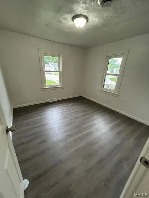 1221 Richard DR, Cahokia, IL 62206