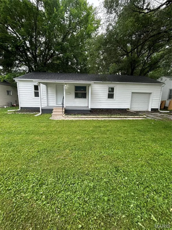 1221 Richard DR, Cahokia, IL 62206