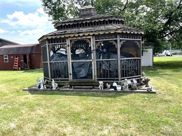 310 W Olive ST, Vandalia, MO 63382
