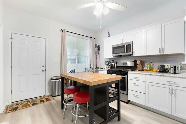 4018 W Oakdale AVE, Chicago, IL 60641