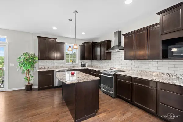 991 S Carly CIR, Yorkville, IL 60560