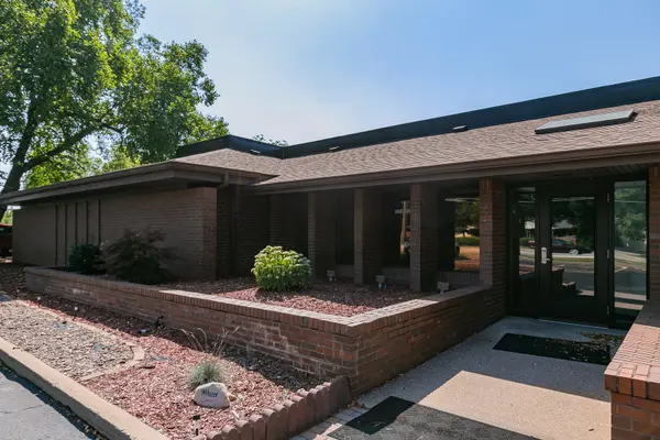615 35th AVE, Moline, IL 61265