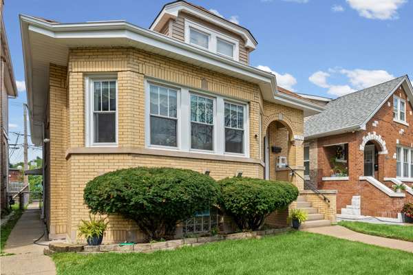 3132 N Luna AVE, Chicago, IL 60641