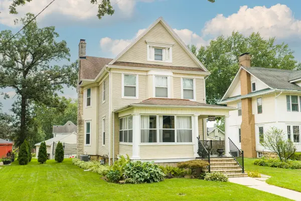 1227 W Stephenson ST, Freeport, IL 61032
