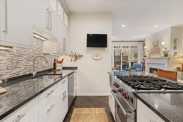 859 W Wrightwood AVE #1, Chicago, IL 60614