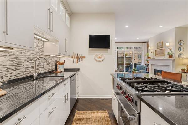 859 W Wrightwood AVE #1, Chicago, IL 60614