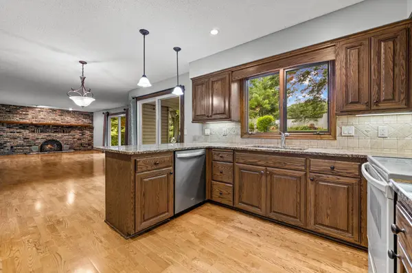 14136 Frontier LN, Burnsville, MN 55337