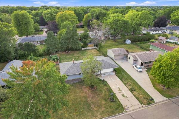 2795 Farrington ST, Roseville, MN 55113