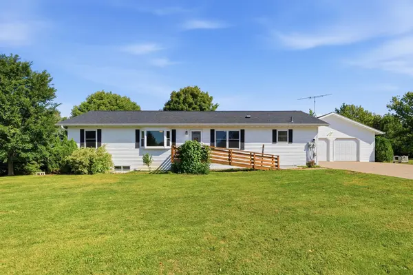 2048 Division ST E, Buffalo, MN 55313