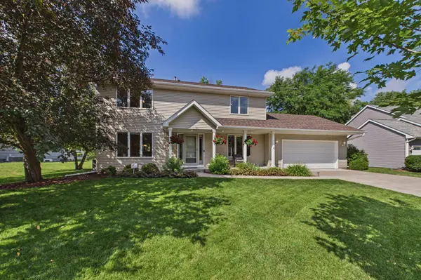 2222 Parkview LN, Woodbury, MN 55125