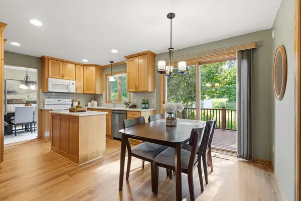 2222 Parkview LN, Woodbury, MN 55125