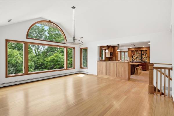 10129 Eden Prairie RD, Eden Prairie, MN 55347