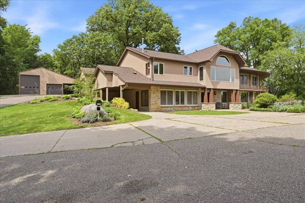 10129 Eden Prairie RD, Eden Prairie, MN 55347