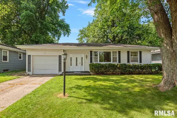 12 Wenzel LN, Springfield, IL 62702
