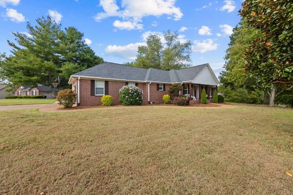 1508 Creekstone Dr, Columbia, TN 38401