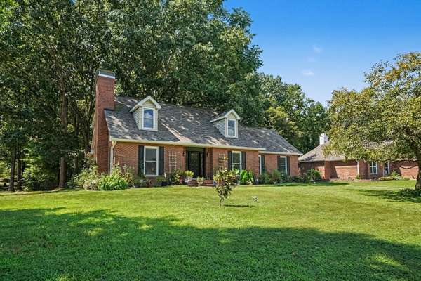 225 Longwood Ln, Clarksville, TN 37043