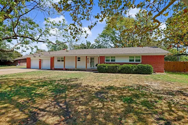 2242 N Cardinal Dr, Wichita, KS 67204