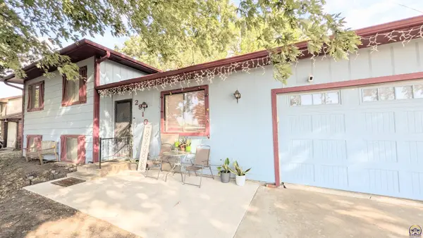 2910 Sutton Pl, Emporia, KS 66801