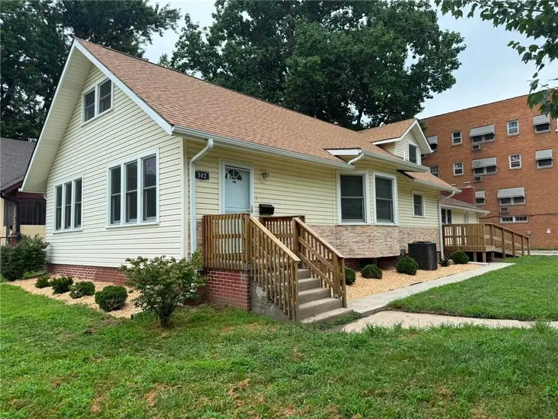 302 N Noyes BLVD, St Joseph, MO 64501