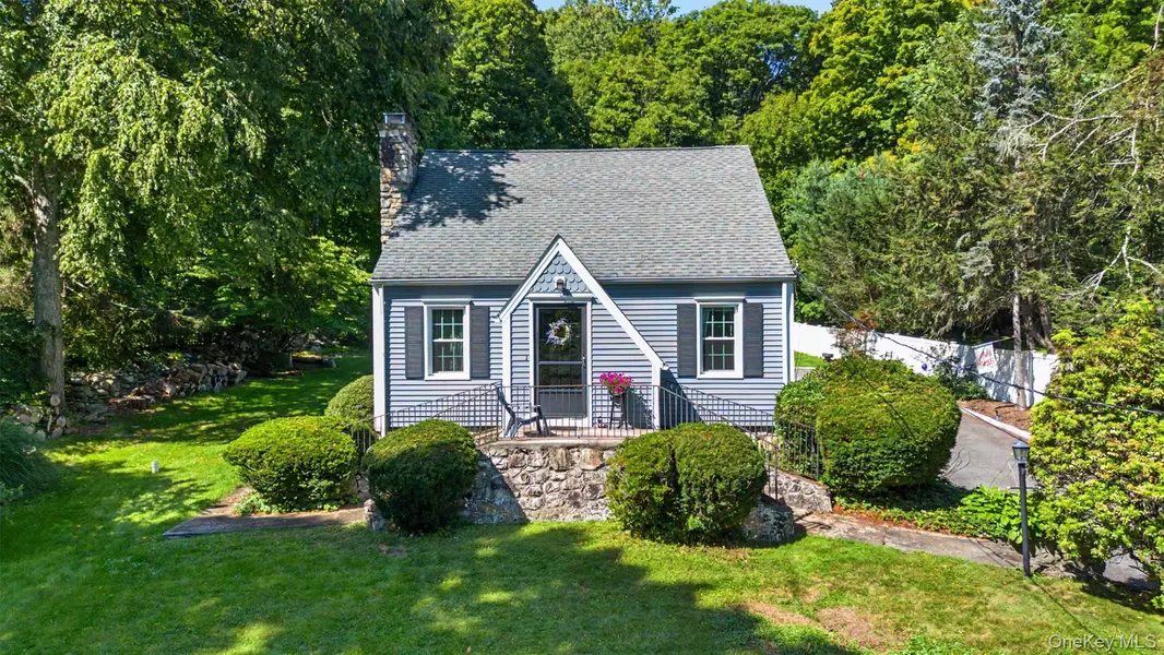 195 Oscawana Lake RD, Putnam Valley, NY 10579