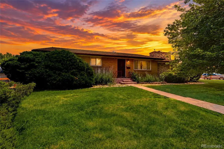 7290 S Penrose CT, Centennial, CO 80122