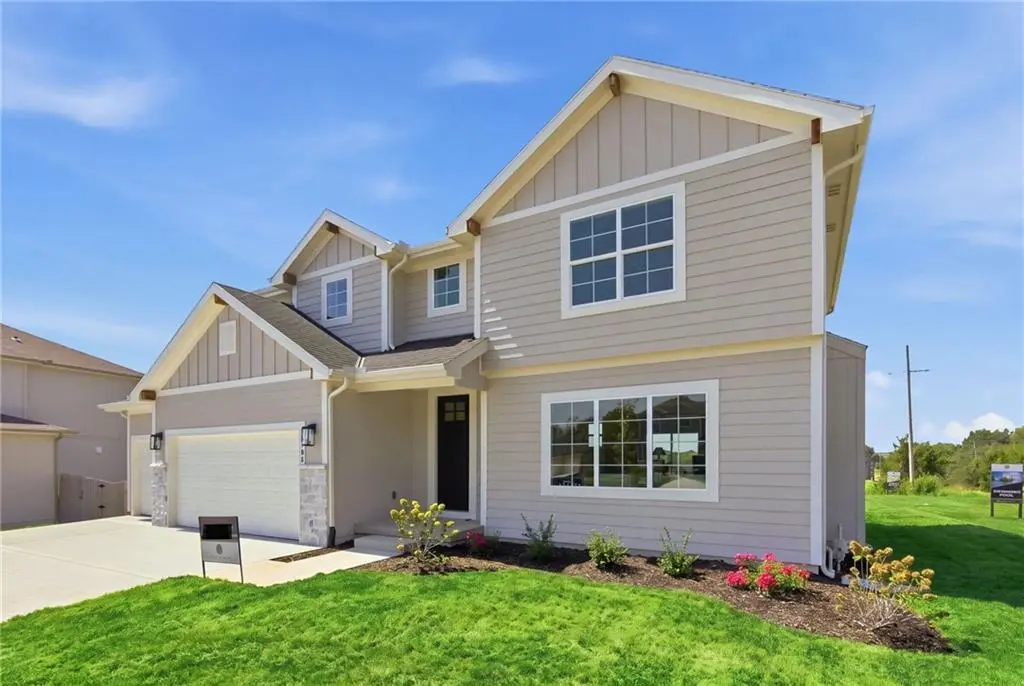 20702 Emerald ST, Spring Hill, KS 66083