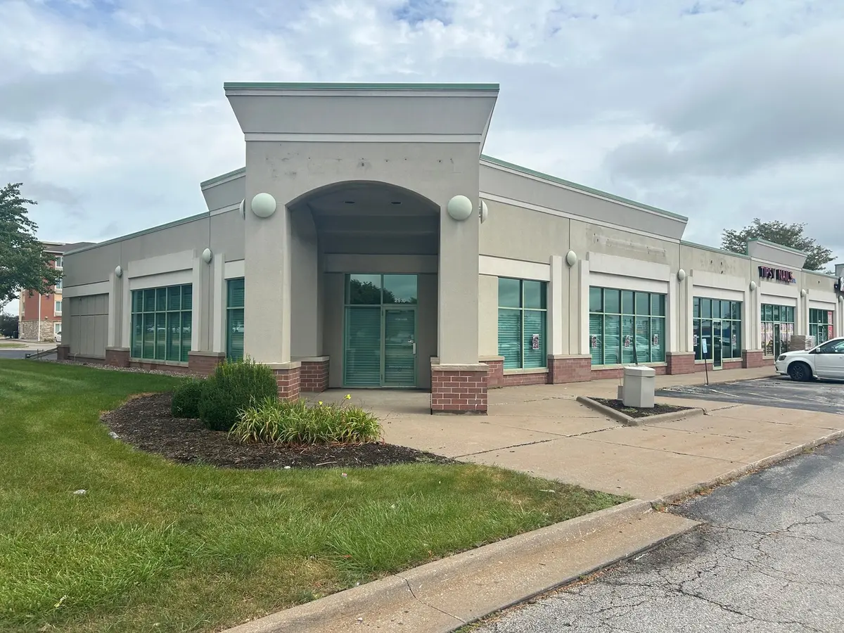 2910 E 53rd ST, Davenport, IA 52801