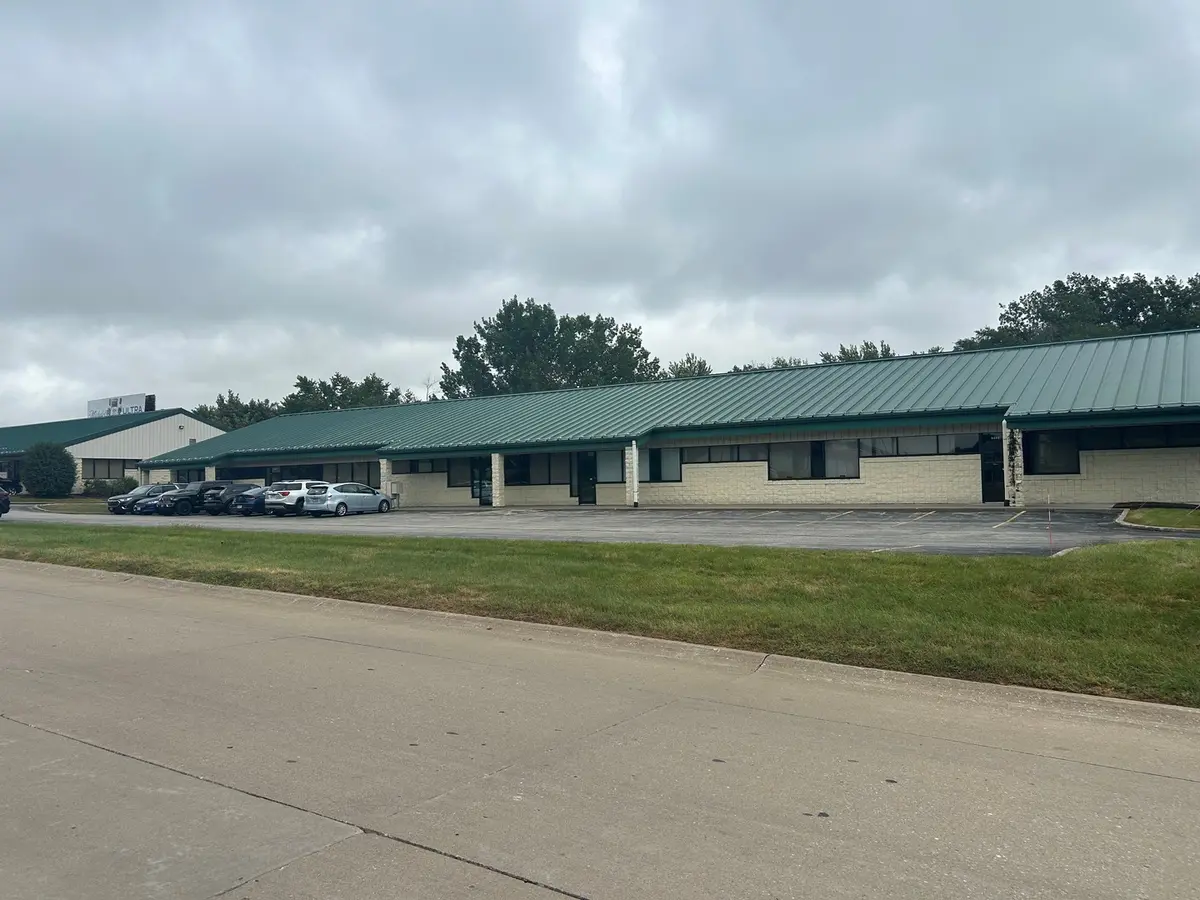 5217 & 5233 Grand AVE, Davenport, IA 52807